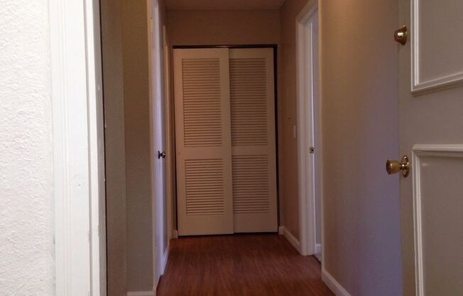 2 beds, 1 bath, 1,032 sqft, $1,045, Unit 1037D