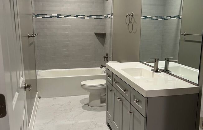 2 beds, 1 bath, 872 sqft, $1,595, Unit 611