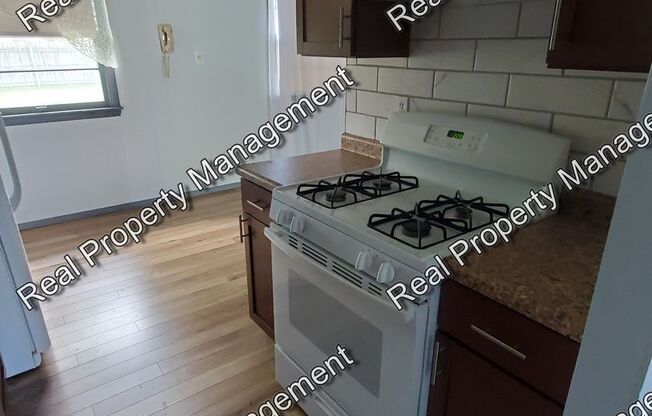 3 beds, 1 bath, $1,395