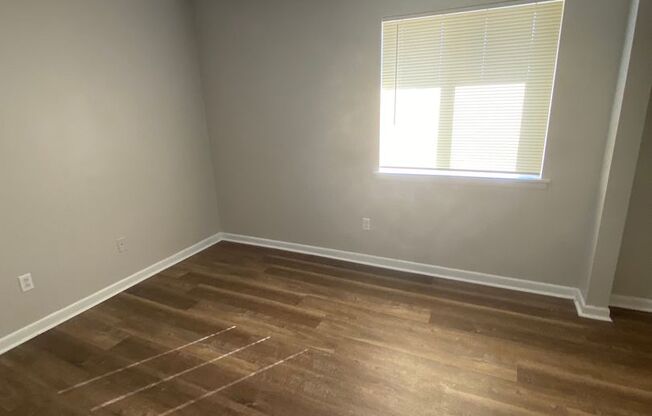 2 beds, 1 bath, $700, Unit Bldg 1 Apt H