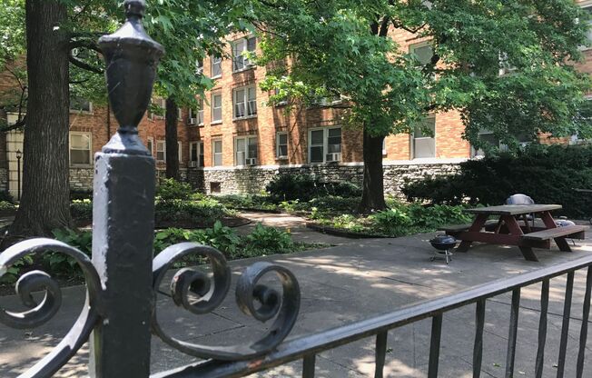 Studio, 1 bath, 400 sqft, $825, Unit 309