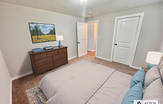 3 beds, 1 bath, 900 sqft, $1,640, Unit 1