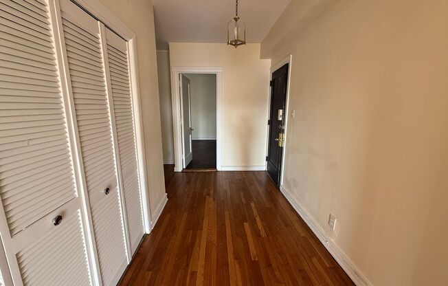 1 bed, 1 bath, 572 sqft, $1,510, Unit Old King Edward 46