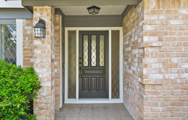 Come see this well-maintained home in Candlelight Oaks!