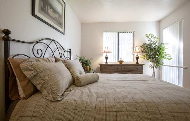 Bedroom at Tierra Pointe Apartments in Albuquerque NM October 2020 (7)