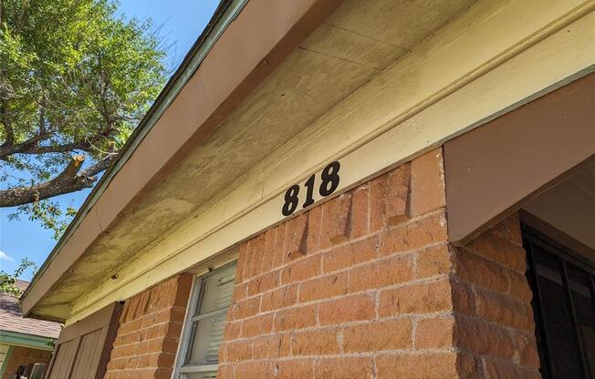 818 CALVIN DR