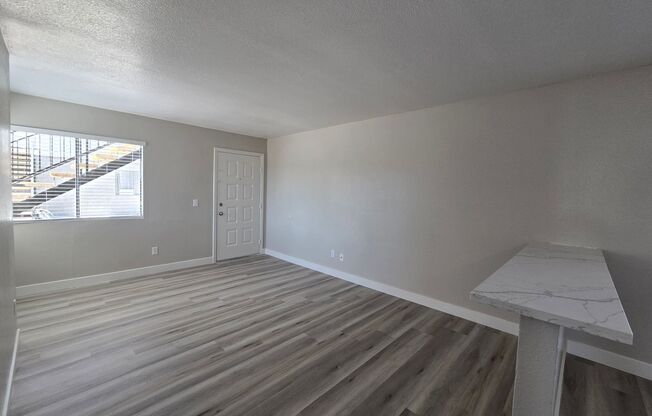 2 beds, 2 baths, 875 sqft, $1,455.5, Unit 5