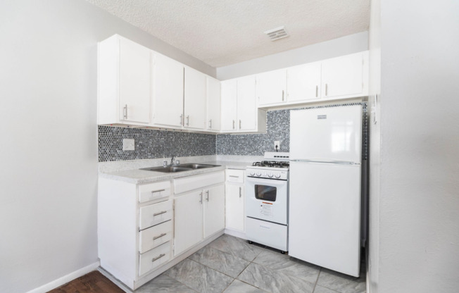 1 bed, 1 bath, 600 sqft, $895, Unit 1400 - 305