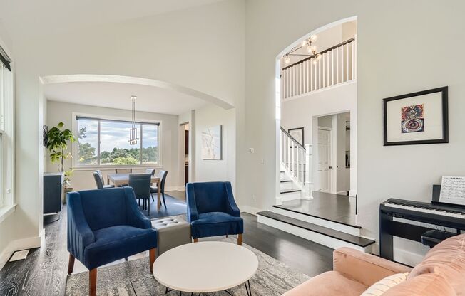 Beautiful Waneka Landing 5 bed/4 bath Home! Available August 6!