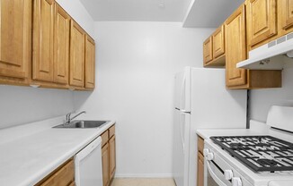 2 beds, 1 bath, $2,500, Unit 6C