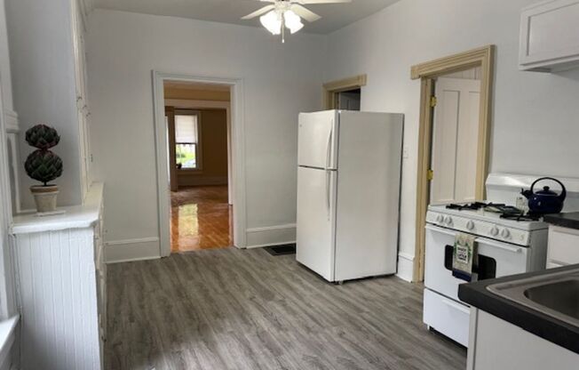 2 beds, 1 bath, $995