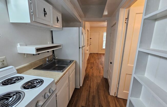 Cozy 2-Bedroom, 1-Bath Diplex with 1-Car Garage Near UNT Denton – Priced to Lease Fast!