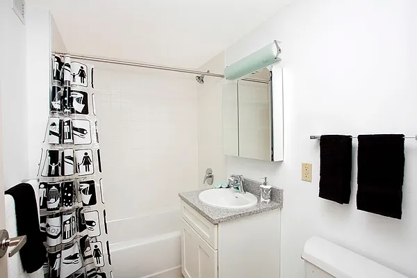 Studio, 1 bath, $5,588, Unit 4K