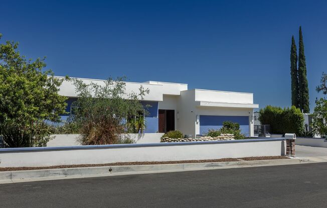 4 Br 5 Ba with STUNNING VIEWS and Jacuzzi