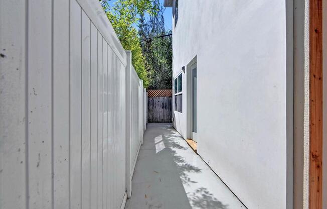 2202 CAMDEN AVE