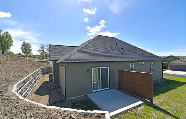Beautiful New Build on the Golf Course!  3-bed 2 bath with high-end finishes