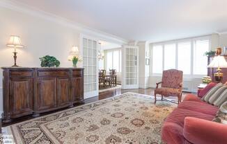 308 E 72 ST