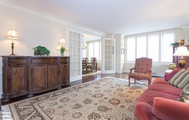 308 E 72 ST