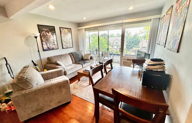 2 beds, 1 bath, 736 sqft, $2,440, Unit 16