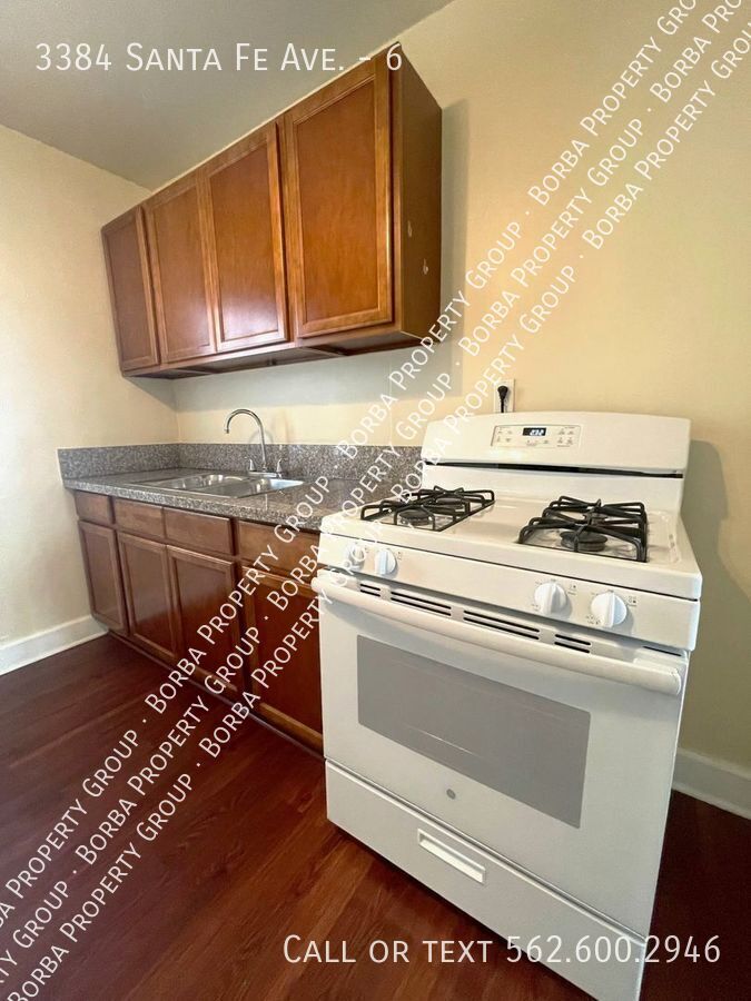 3384 Santa Fe Ave.