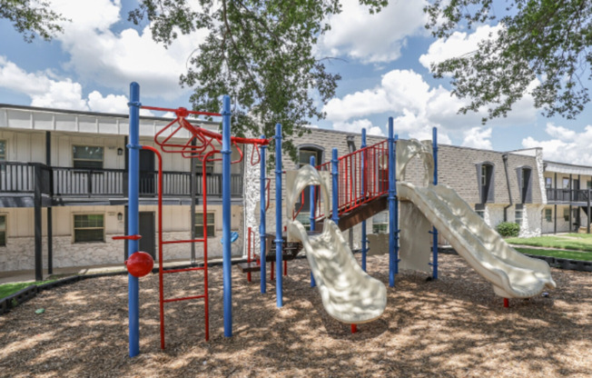 2 beds, 1 bath, 853 sqft, $895