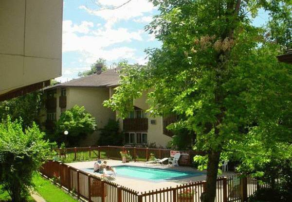 2 beds, 1 bath, $1,650