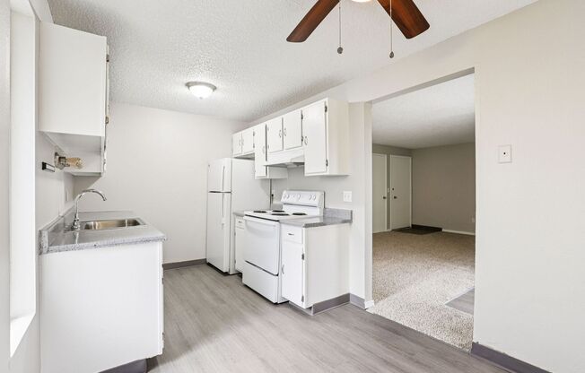 2 beds, 1 bath, 832 sqft, $1,479, Unit 4-40