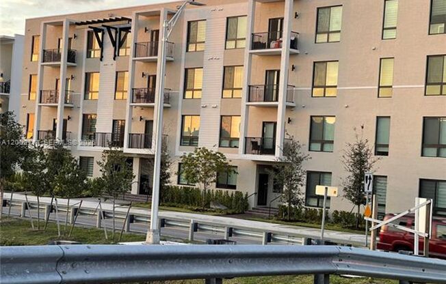 8265 NW 41st St # C-204, Doral, FL 33166-6284