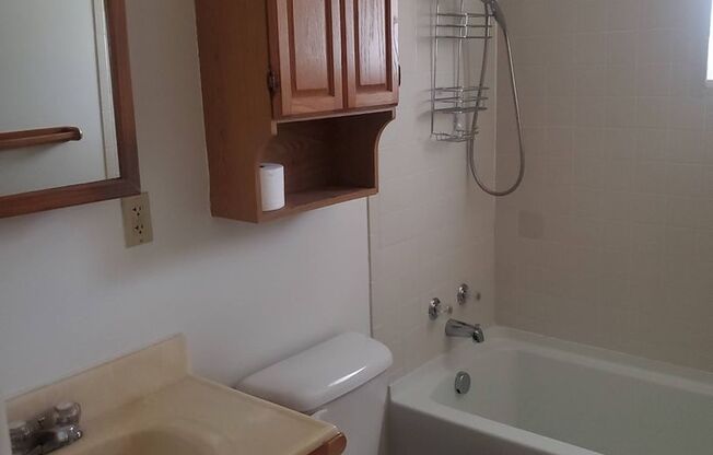 2 beds, 1 bath, $850