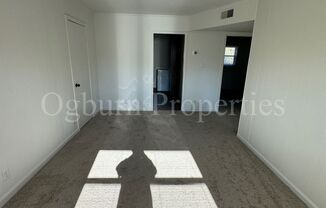 2 beds, 1 bath, $895, Unit 216-D