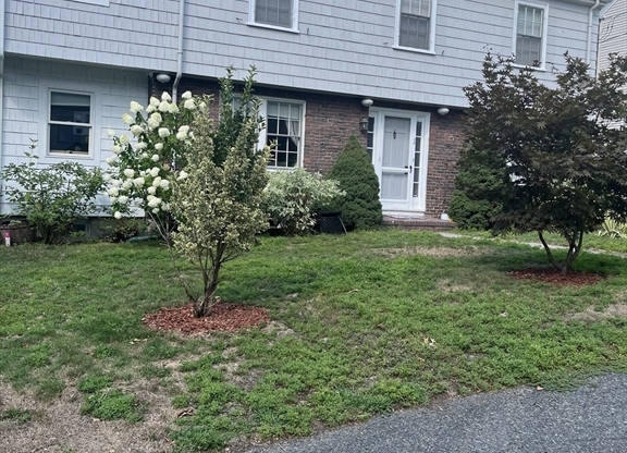 24 LESLIE RD