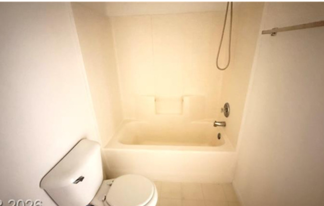 2 beds, 2 baths, $1,310, Unit UNIT 2046