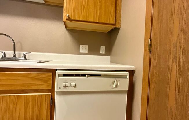 1 bed, 1 bath, 843 sqft, $990, Unit 05-301