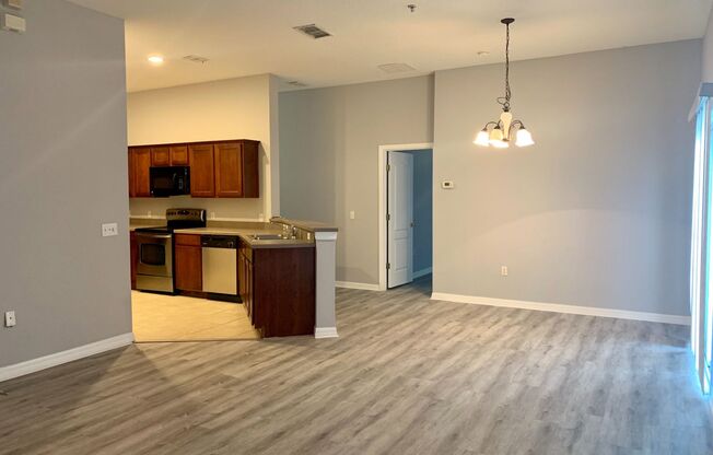 Spacious 2 bedroom/2 bath Condo with 1 car garage in Harmony