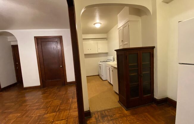 Studio, 1 bath, 400 sqft, $845, Unit 114