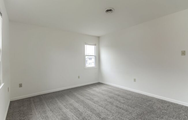 2 beds, 1 bath, $1,350, Unit 13