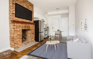 307 W 29 ST
