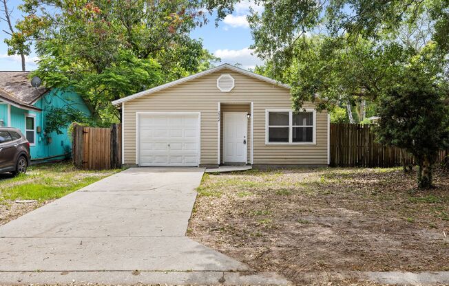Cute 3/2 home with garage