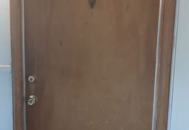 2 beds, 1 bath, 903 sqft, $1,170, Unit J-5