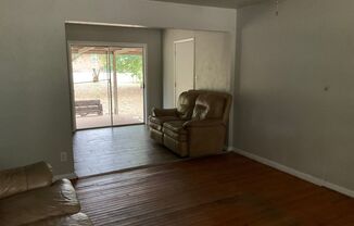 3 beds, 1 bath, $1,275