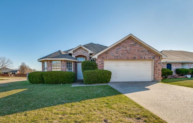 3 bed 2 bath open floor plan home in Desoto ISD!