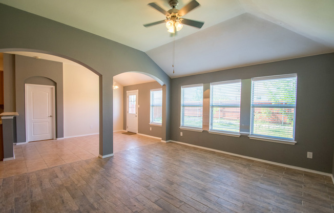 Beautifully Crafted 4-2-2 in Grand Prairie! Granite Counters!