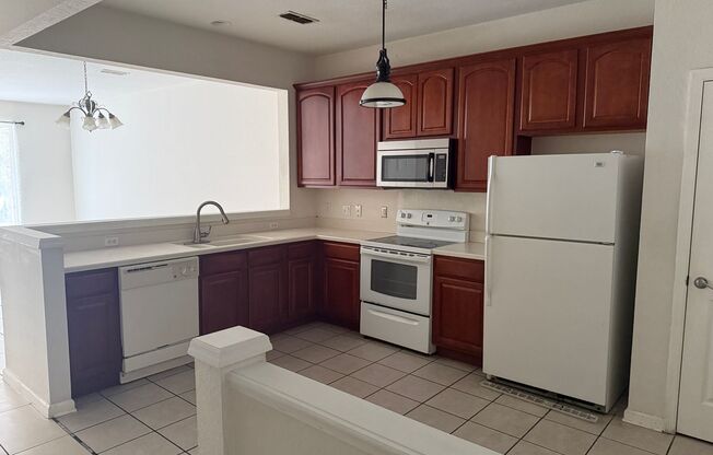 3 Beds 2.5 Baths Townhouse For Rent in Metrowest