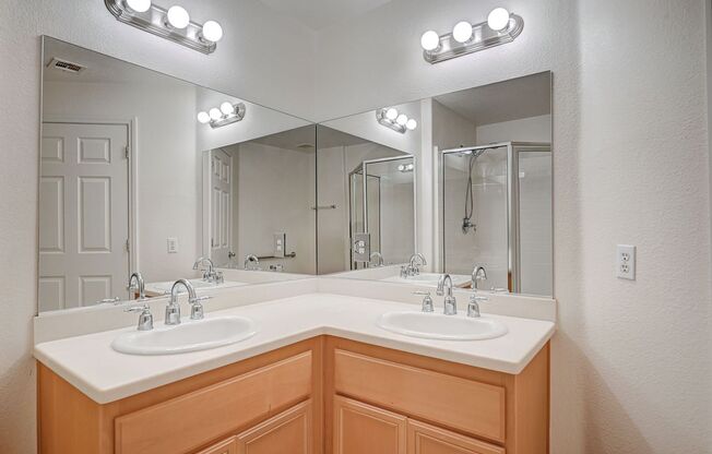 3 beds, 2 baths, $1,650, Unit # 136