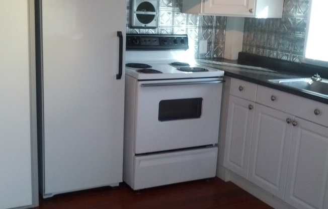 2 beds, 1 bath, 576 sqft, $1,600, Unit 55