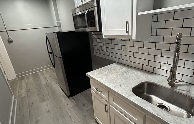 Studio, 1 bath, 425 sqft, $1,295, Unit 206