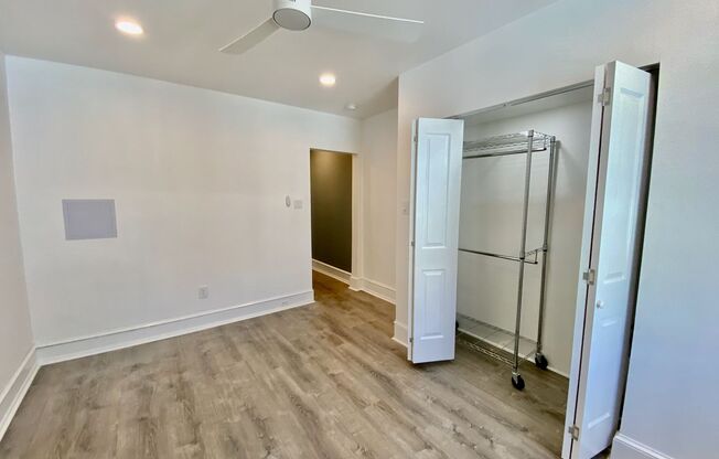 Studio, 1 bath, $1,100, Unit 2nd fl