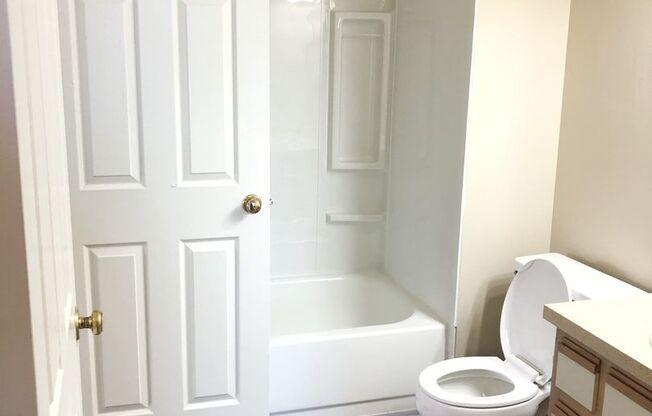 1 bed, 1 bath, 761 sqft, $1,118, Unit 8456f