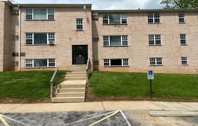 2 beds, 1 bath, 900 sqft, $1,525, Unit 128