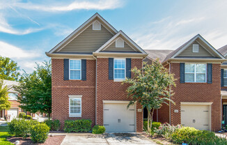 This 3 BR/2.5 BA Oak Hill Townhome Should Satisfy Your Standards!!!